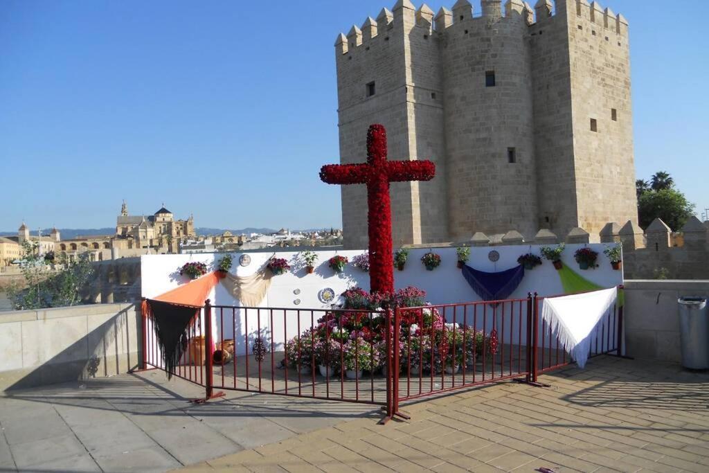 コルドバApartamento Al-Zhara, Junto Puente Romanoアパートメント エクステリア 写真